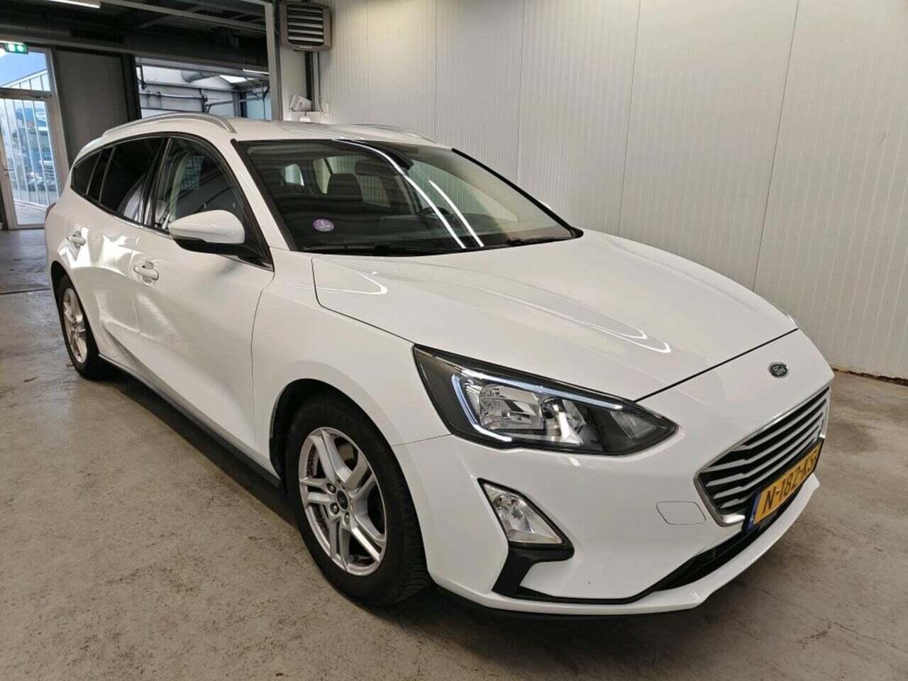 FORD Focus Wagon 1.0 EBH Tr Ed. bns photo