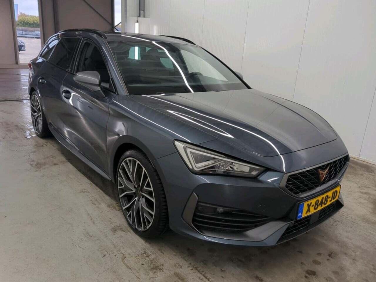 CUPRA Leon Sportstourer 1.4 e-Hybrid Perf. photo