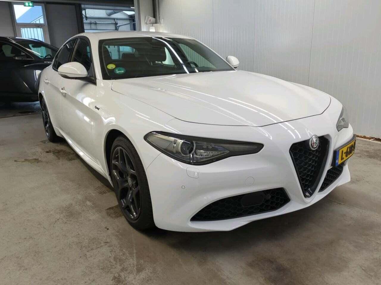 Alfa Romeo Giulia 2.2 Sprint photo