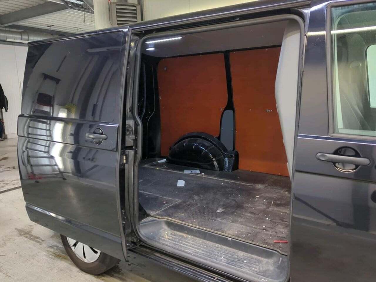 VOLKSWAGEN Transporter 2.0 TDI L1H1 Bu photo