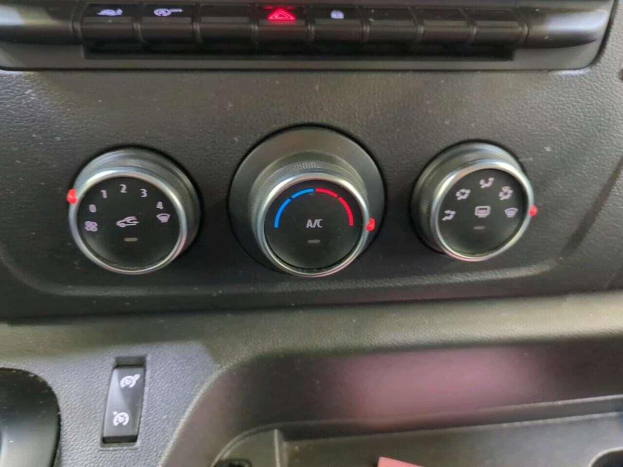 RENAULT Master T35 2.3 dCi L3 photo