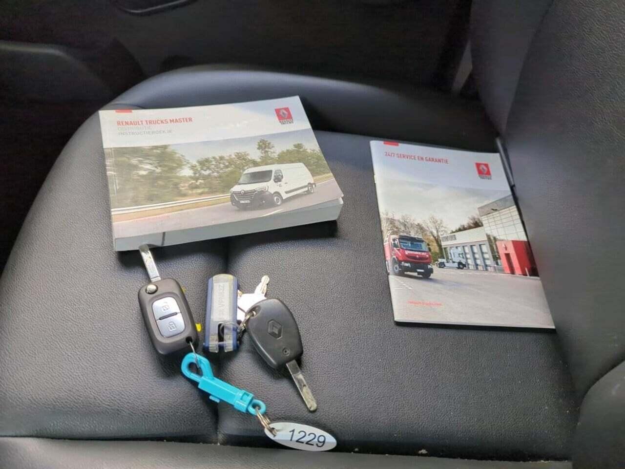 RENAULT Master T35 2.3 dCi L3 photo