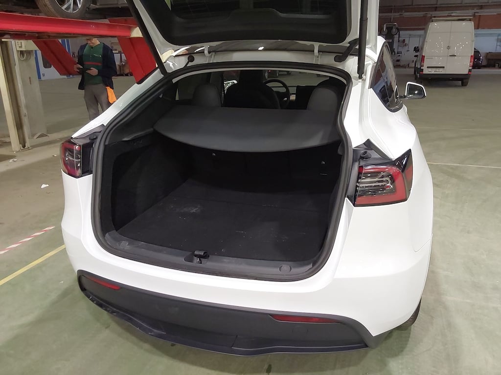 TESLA MODEL Y BEV LONG RANGE AUTO 4WD photo