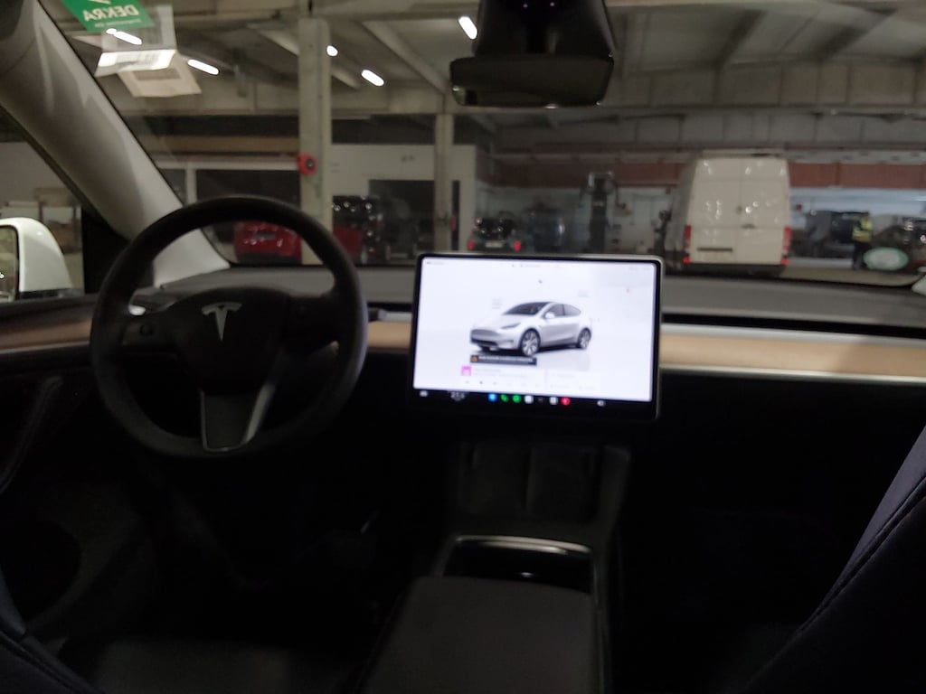TESLA MODEL Y BEV LONG RANGE AUTO 4WD photo