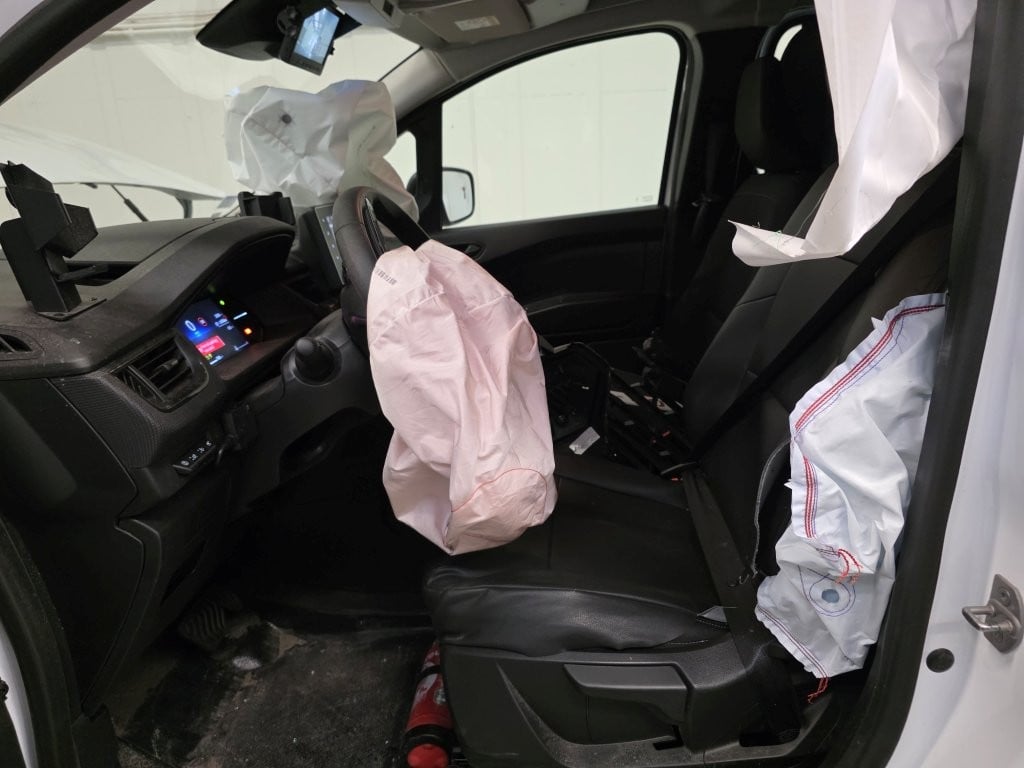 Renault Kangoo Van L2 95 pk EDC DC BPost !!!  Damaged car !!! photo