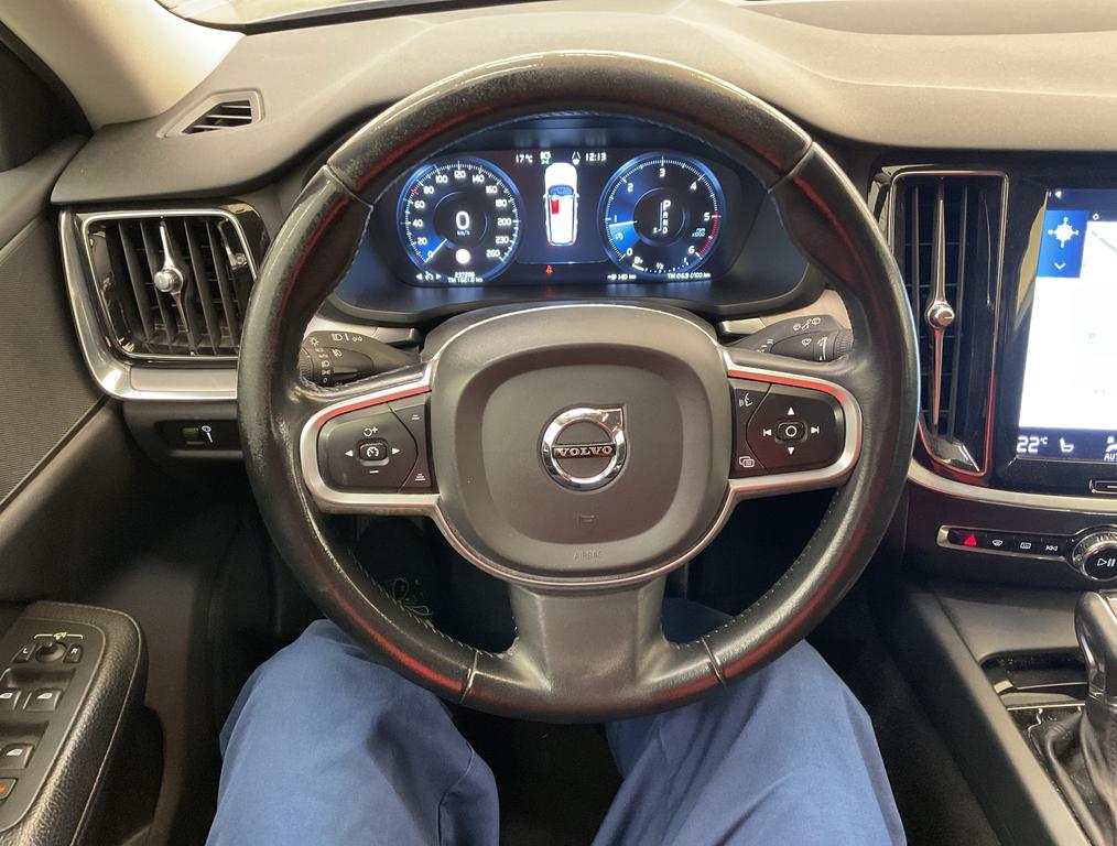 VOLVO V60 2.0 D3 Momentum Pro Geartronic photo