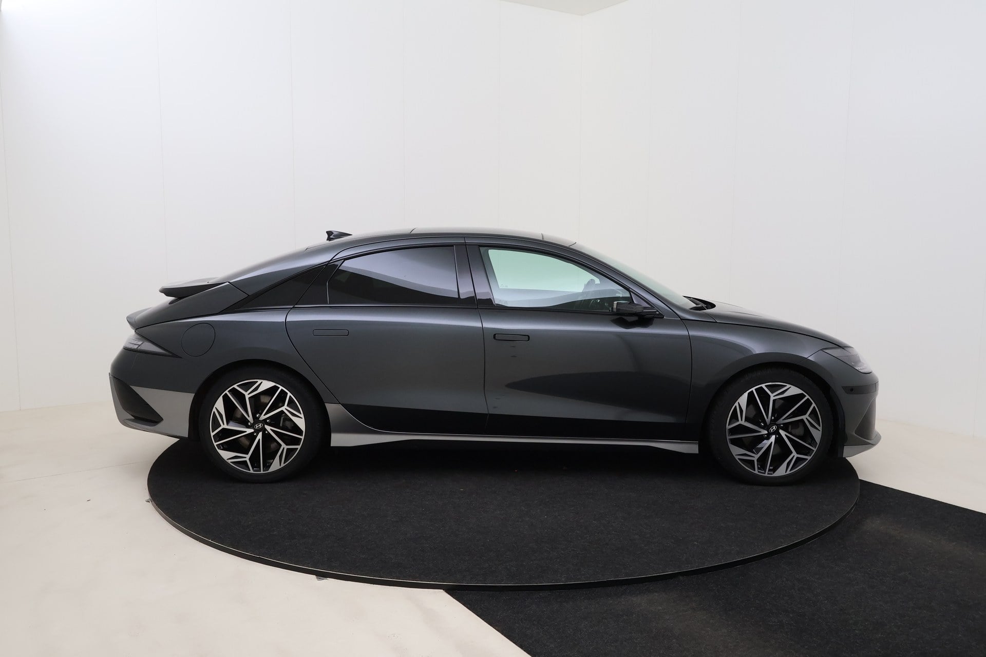 Hyundai IONIQ 6 Balance Vision 77 kWh 225hp RWD photo