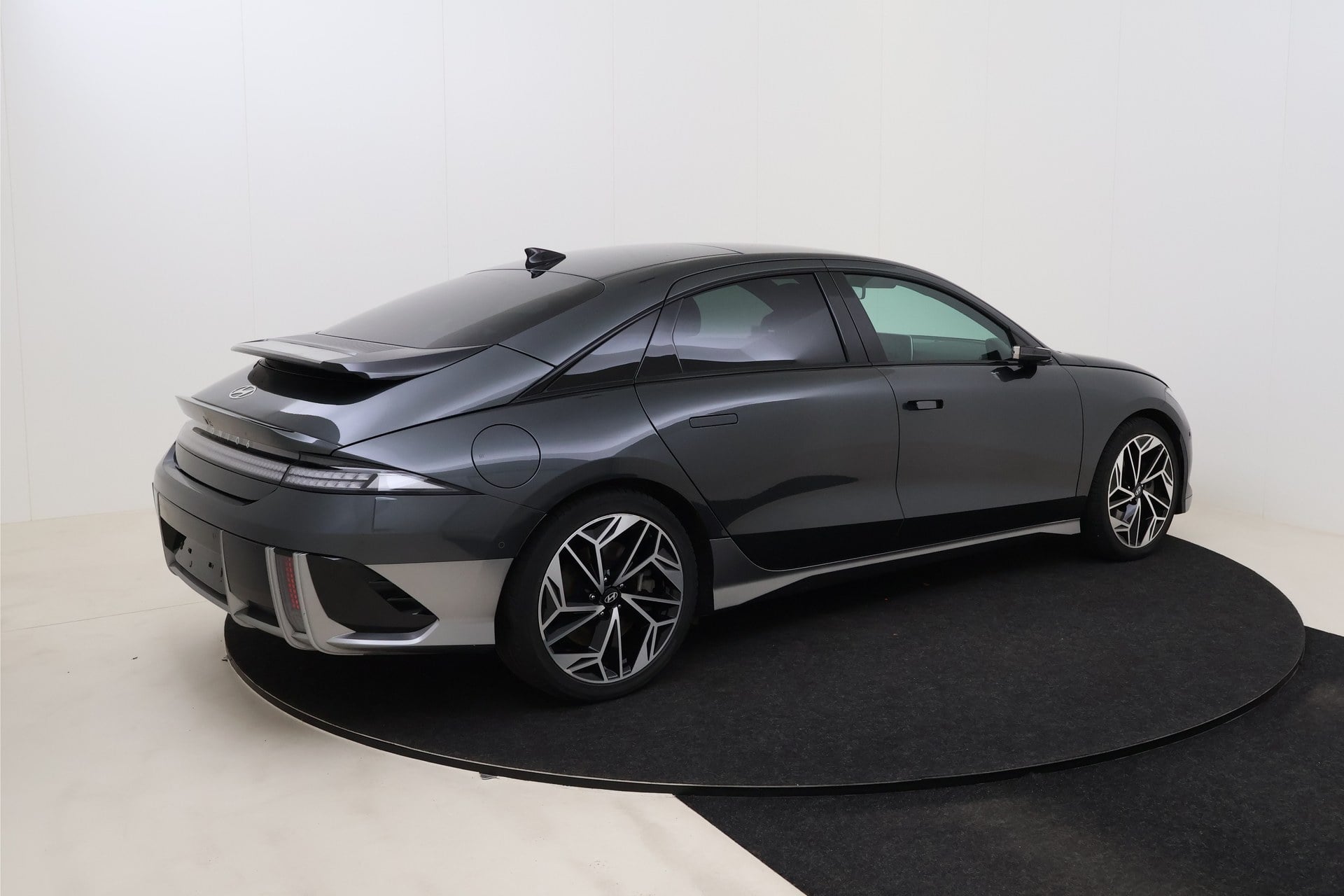 Hyundai IONIQ 6 Balance Vision 77 kWh 225hp RWD photo