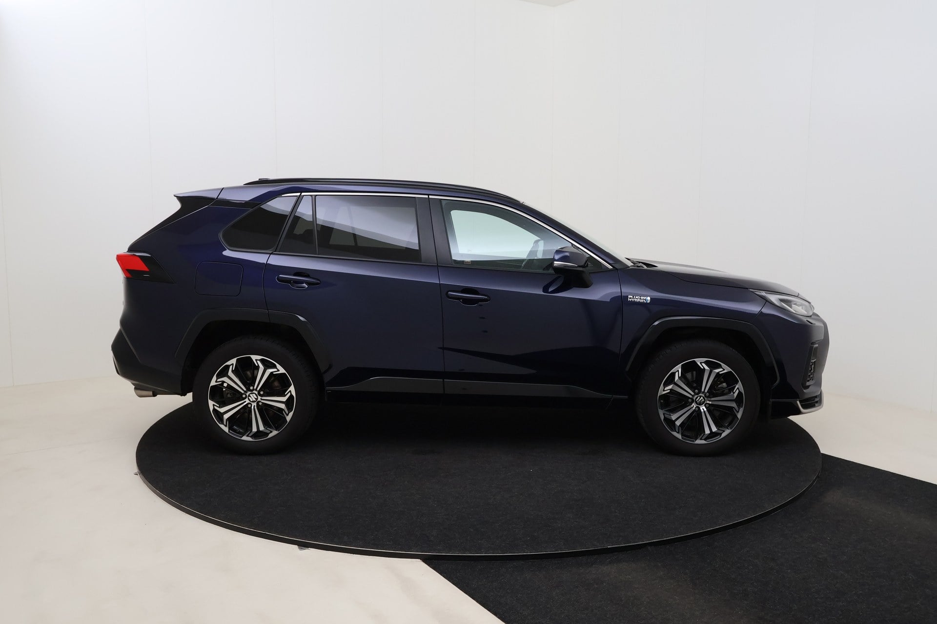 Suzuki Across GLX 2.5 AWD 7HYB ECVT photo