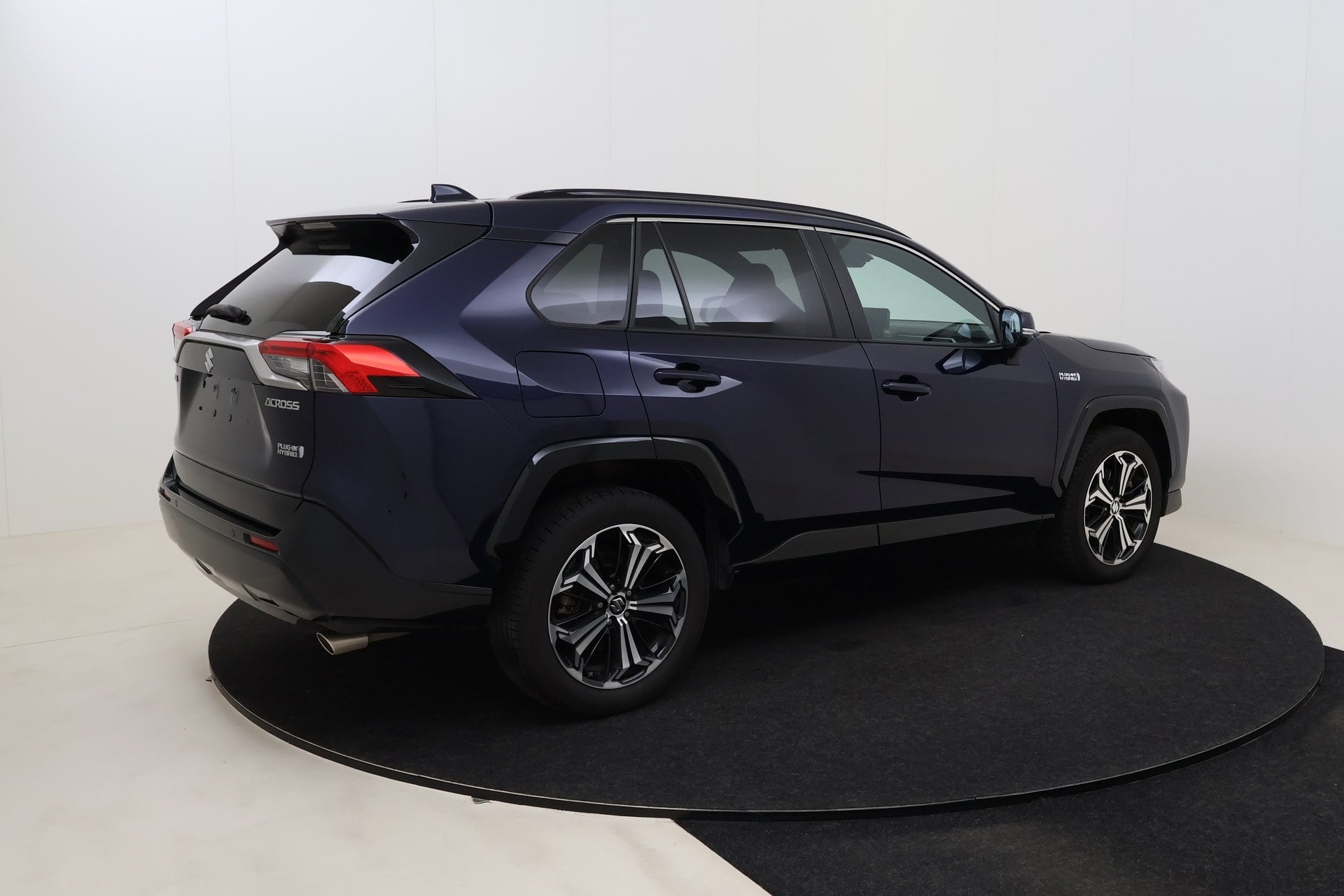 Suzuki Across GLX 2.5 AWD 7HYB ECVT photo