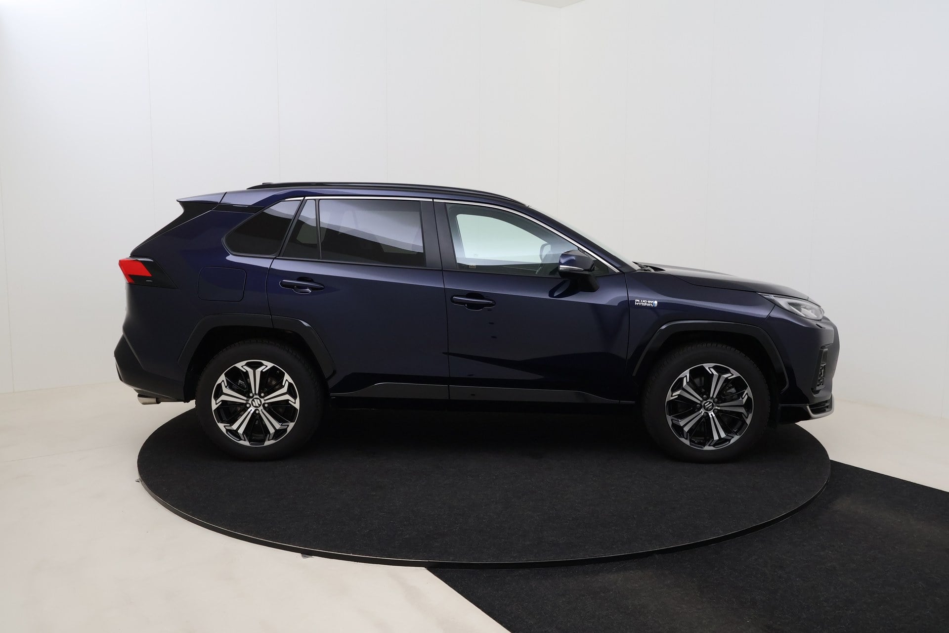 Suzuki Across GLX 2.5 AWD 7HYB ECVT photo