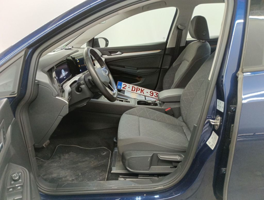 Volkswagen Golf VIII 1.0 eTSI 81kW Life DSG 5d photo