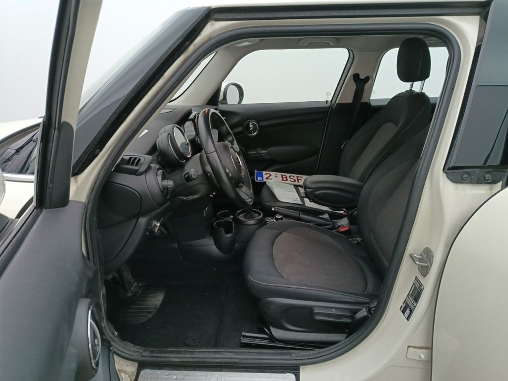 Mini 5 door One Aut. 5d photo