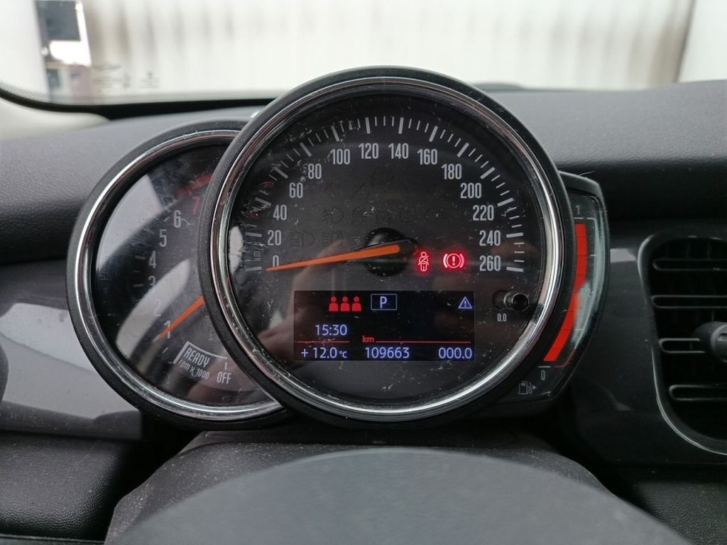 Mini 5 door One Aut. 5d photo