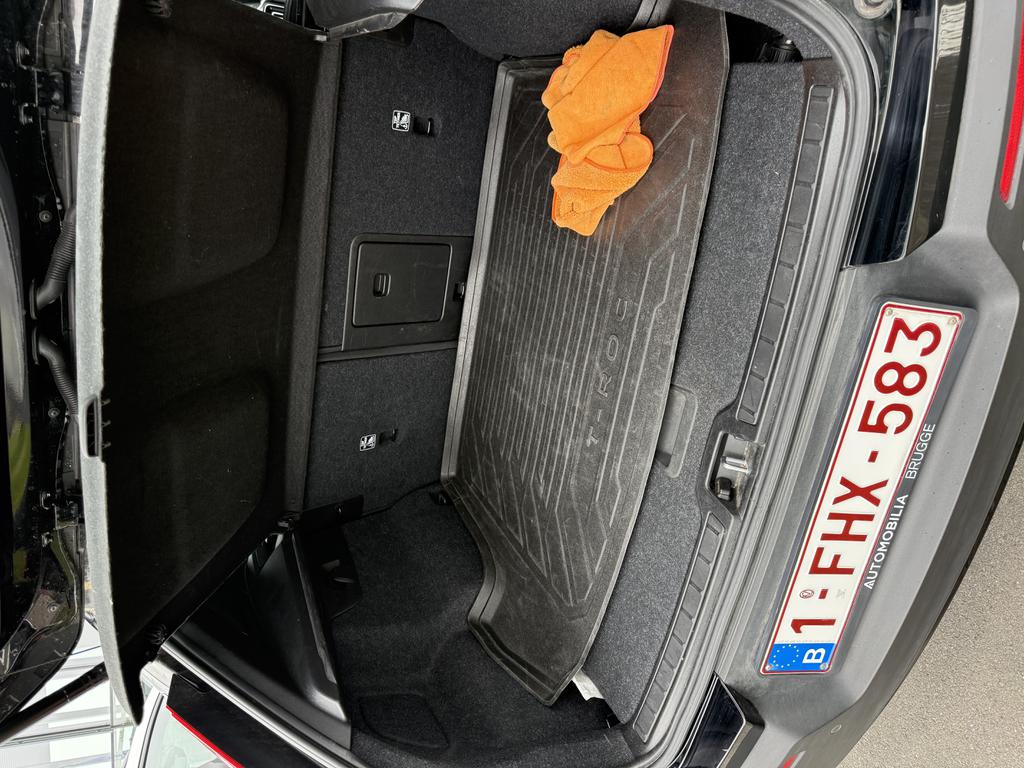 VOLVO XC40 1.5 T3 R-Design Geartronic photo