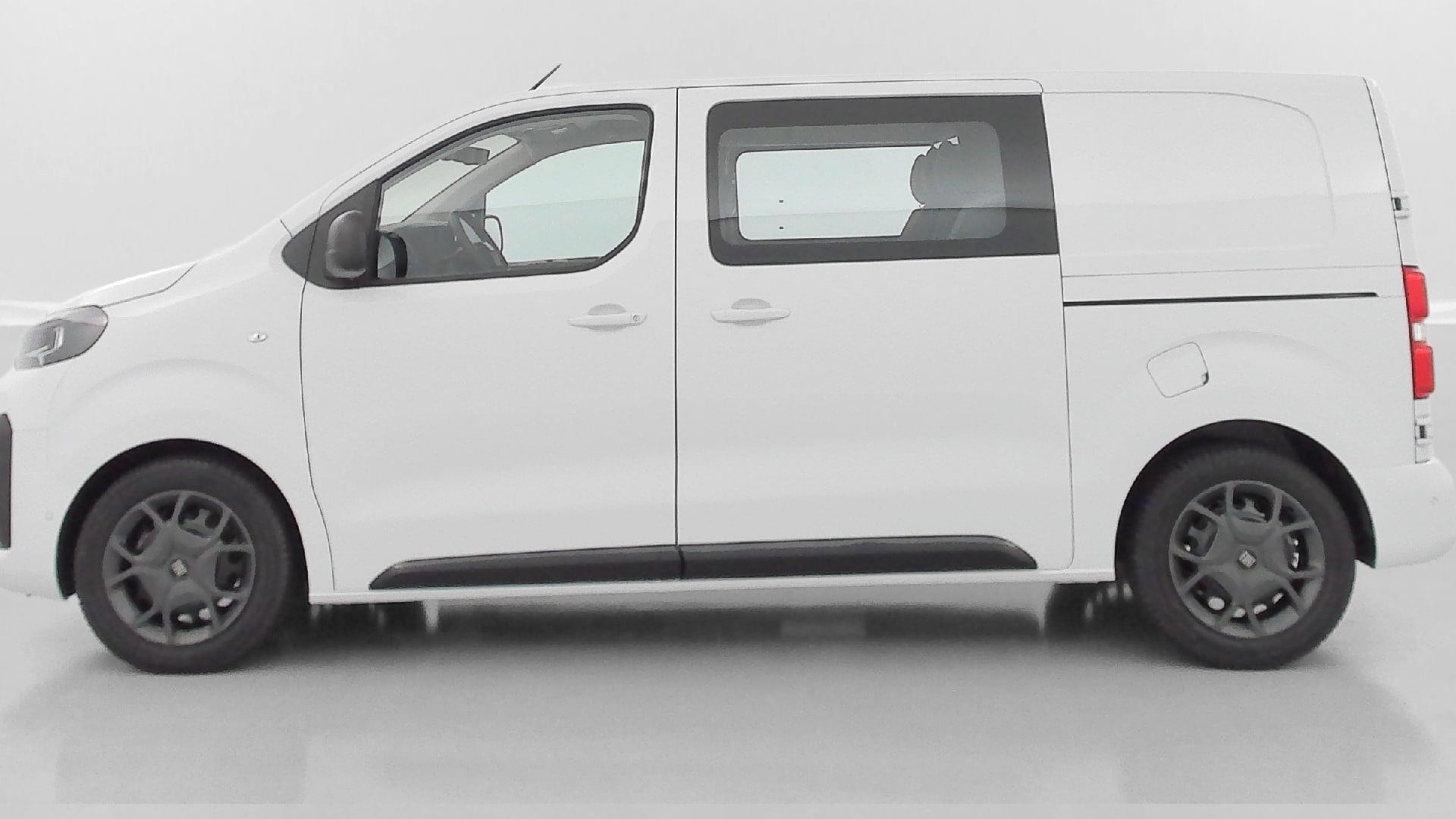 Fiat Scudo Pack Premium Connect 2.0 BlueHDi 180 ch photo