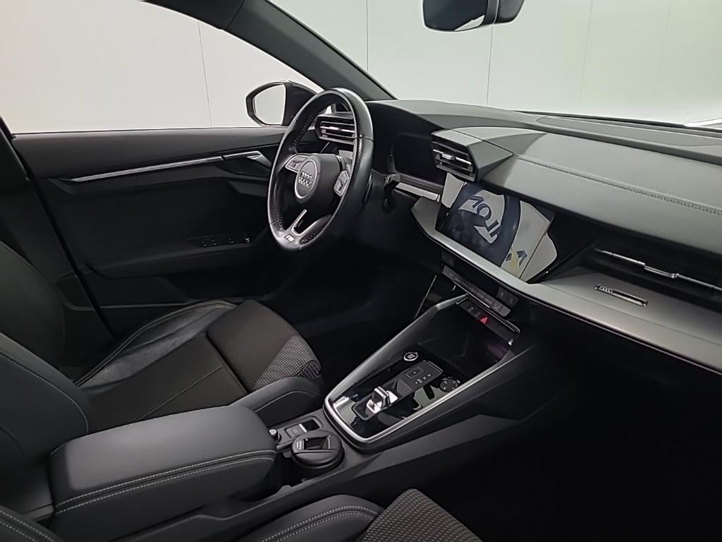 AUDI A3 Limousine 35 TFSI S tronic edition one 4D 110kW photo