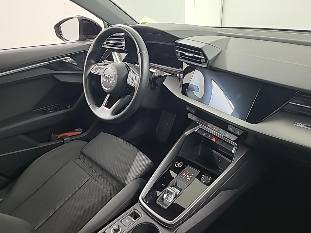 AUDI A3 Limousine 35 TFSI S tronic Business edition 4D 110kW photo