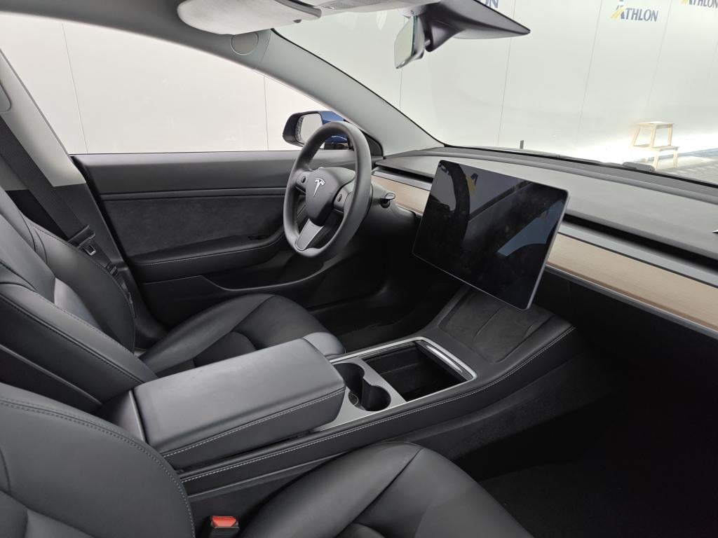 Tesla Model 3 Standard Range Plus RWD 4D 225kW photo