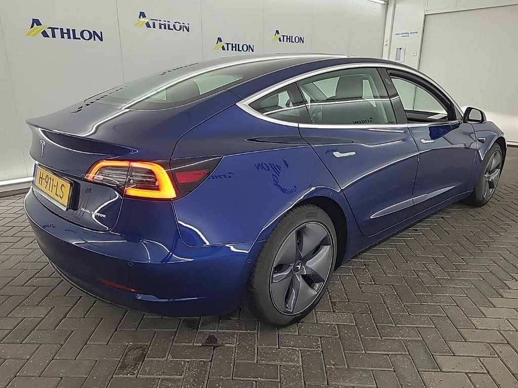 Tesla Model 3 Long Range Dual Motor AWD 4D 350kW photo