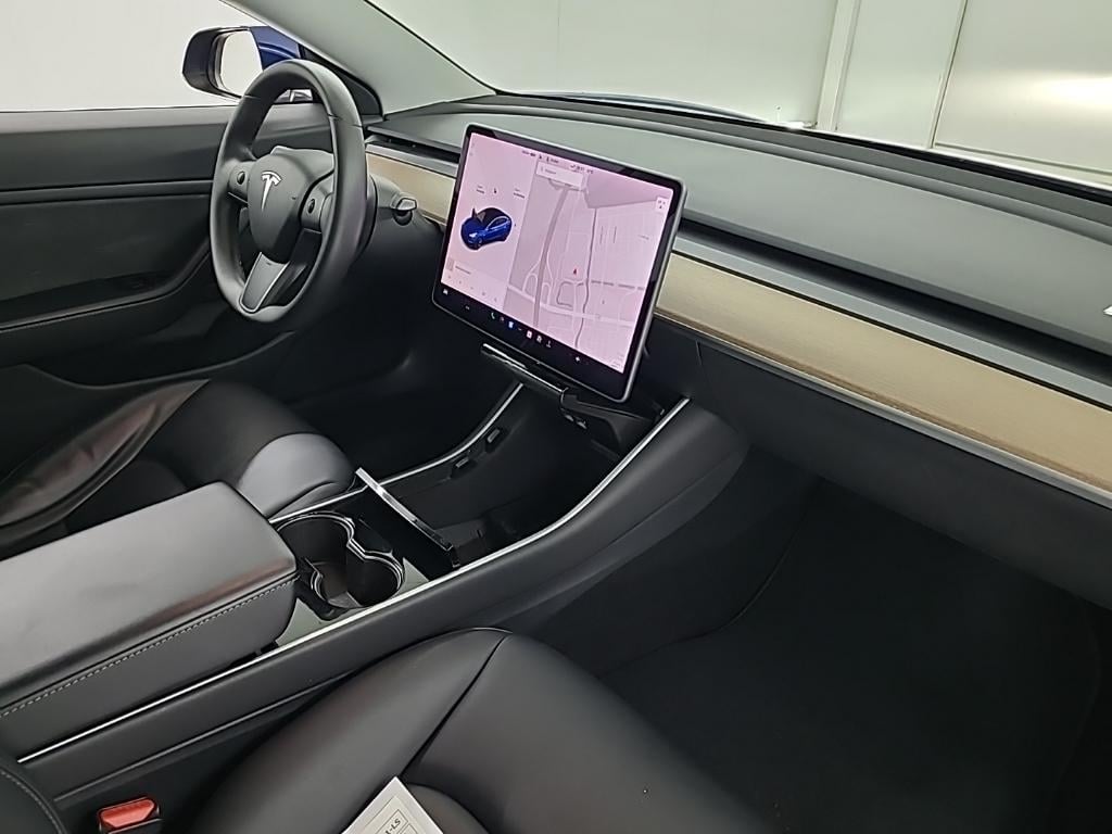 Tesla Model 3 Long Range Dual Motor AWD 4D 350kW photo
