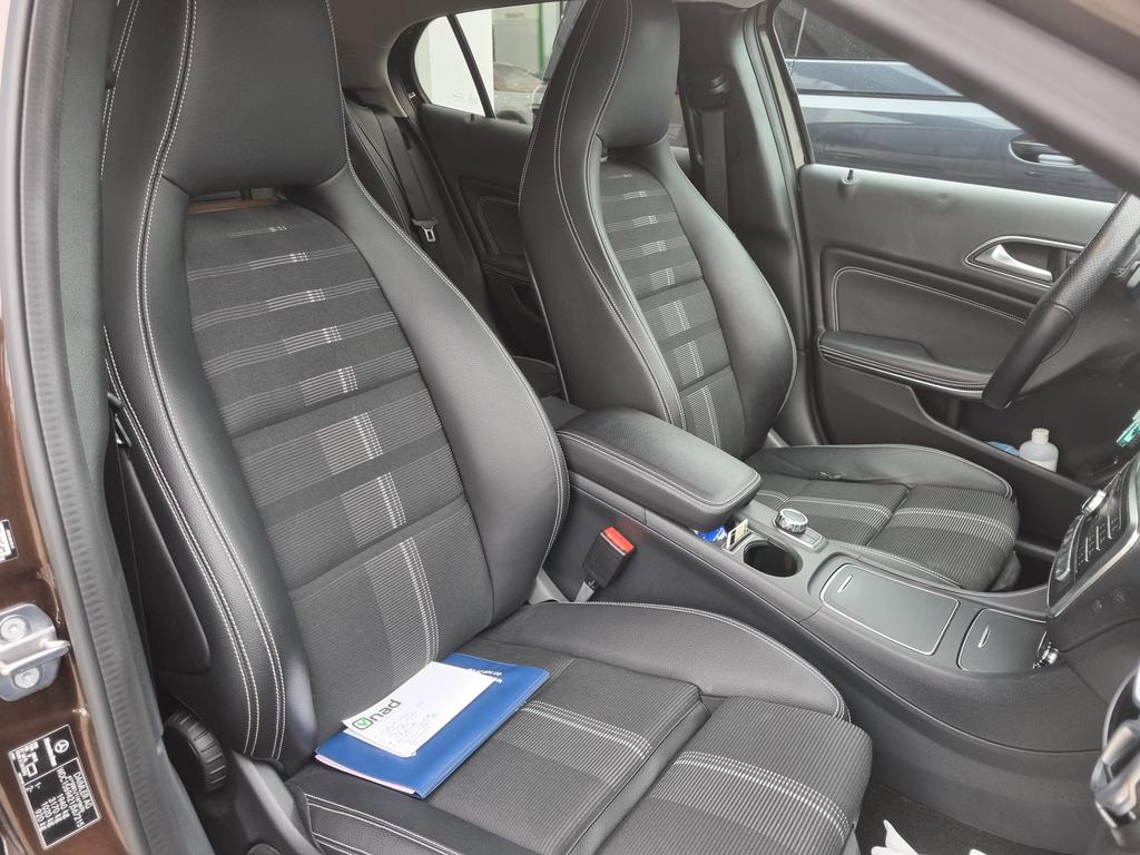 Mercedes-Benz GLA 180 . photo