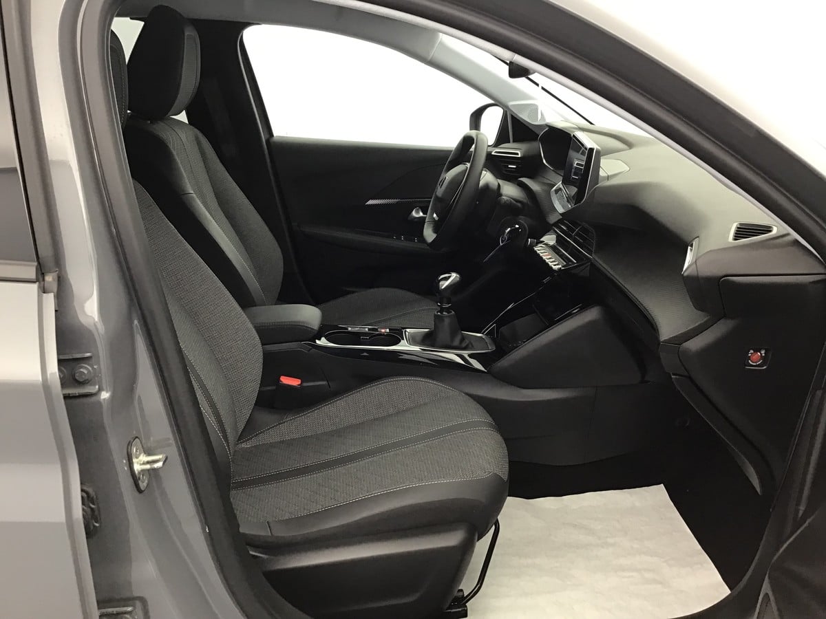 Peugeot 208 Allure 1.2 Gasoline 102hp photo