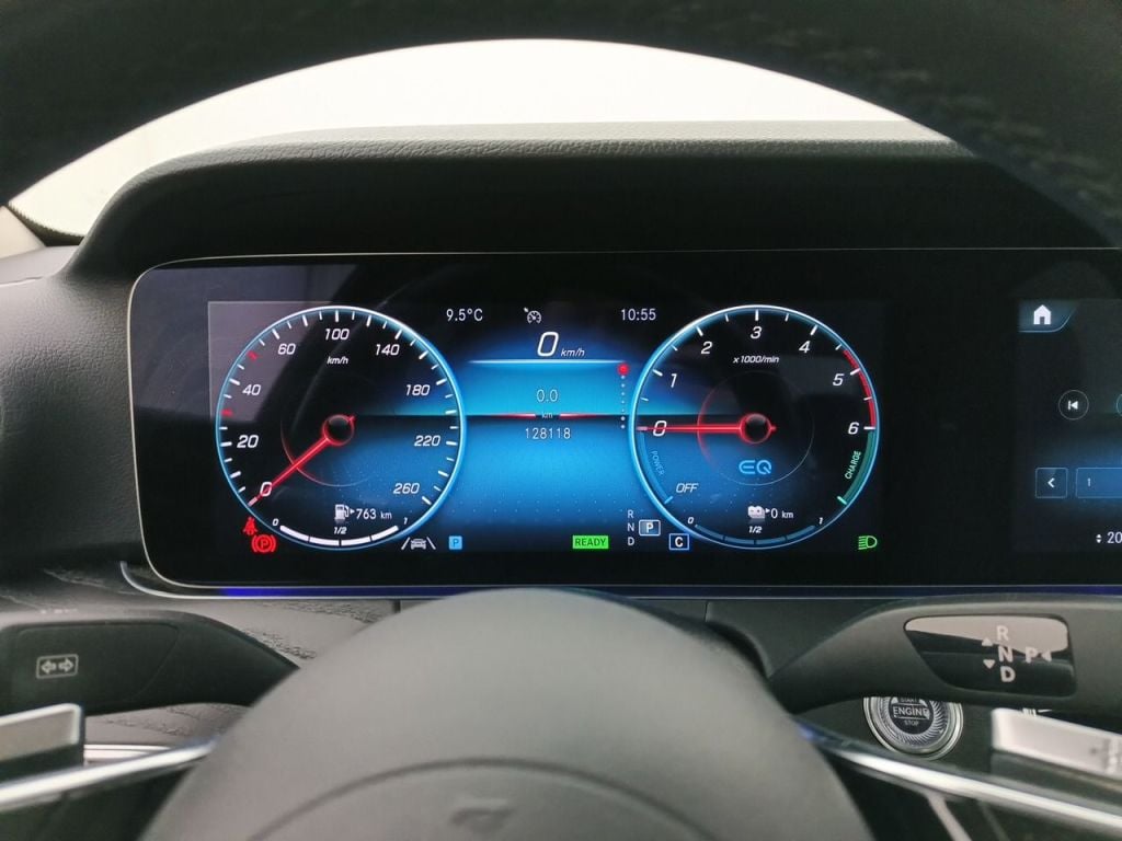 Mercedes-Benz E-Klasse Berline E 300 de Business Solution 4d photo