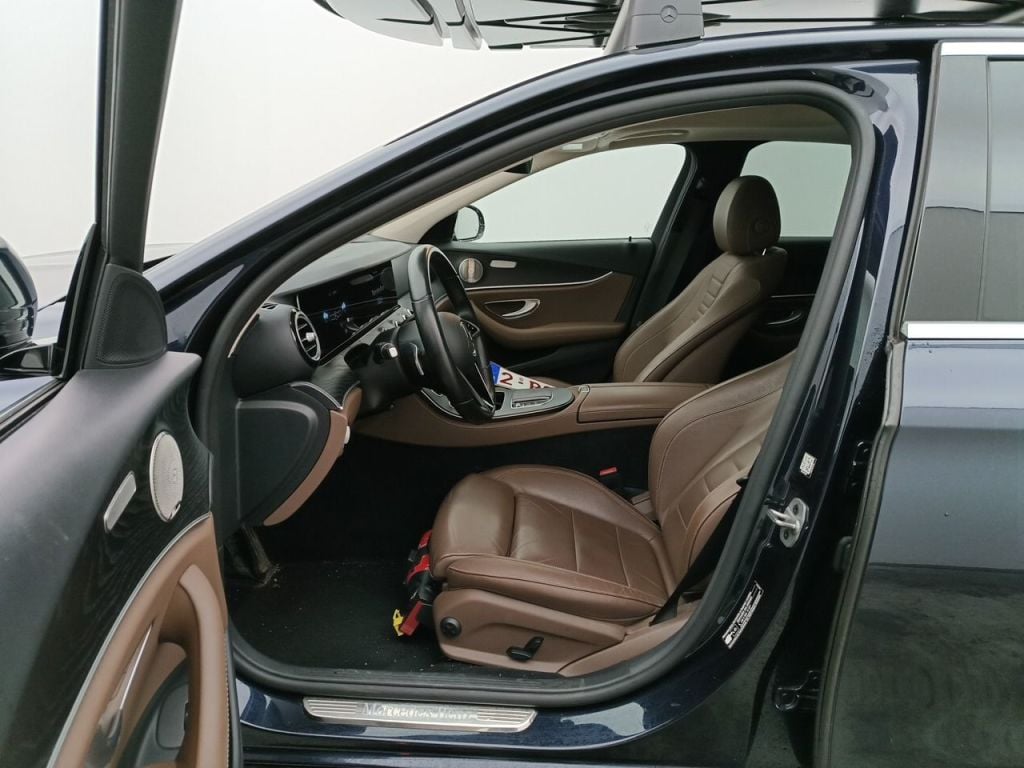 Mercedes-Benz E-Klasse Berline E 300 de Business Solution 4d photo