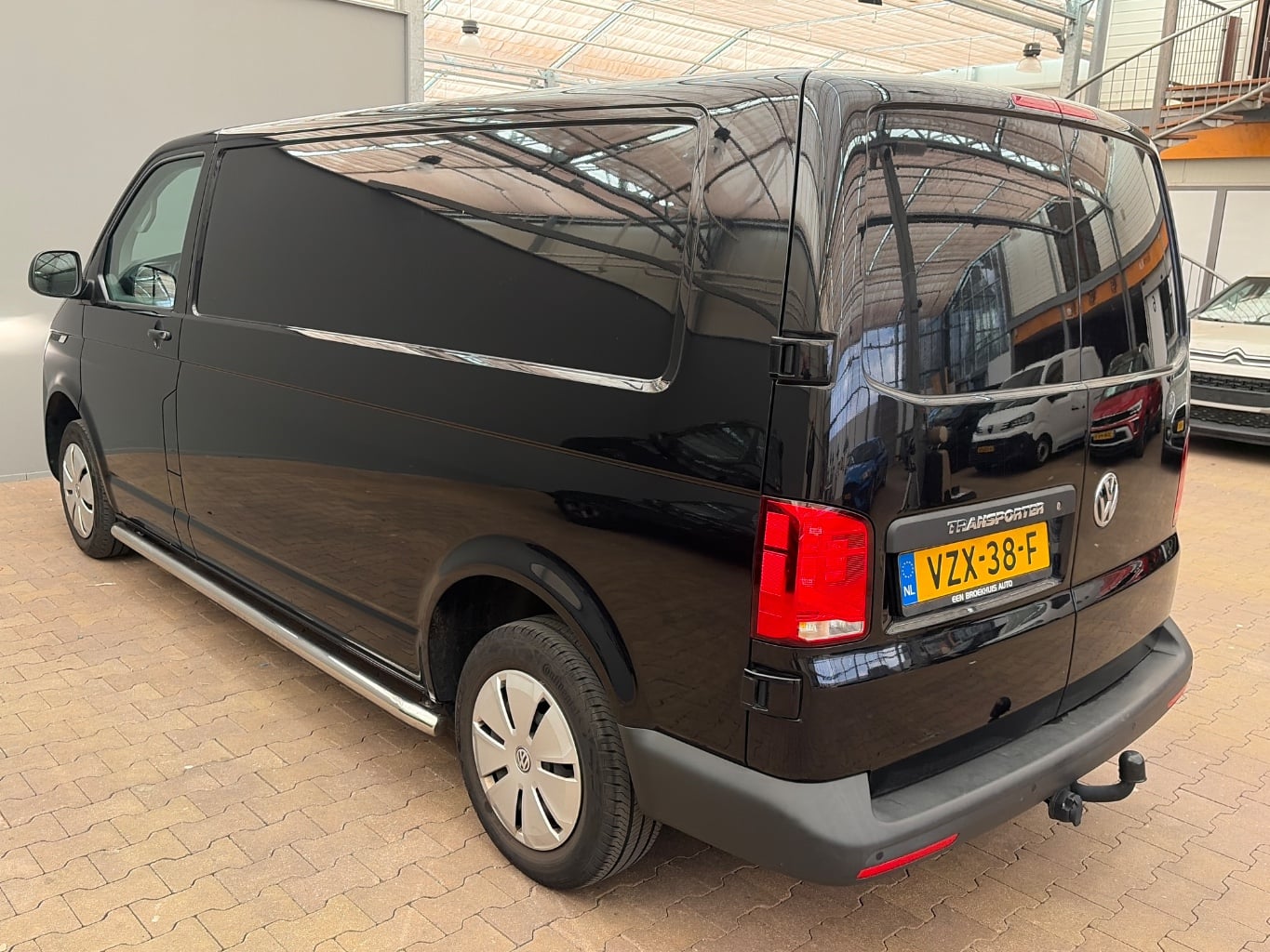 VOLKSWAGEN TRANSPORTER 2.0 TDI L2H1 Hi photo