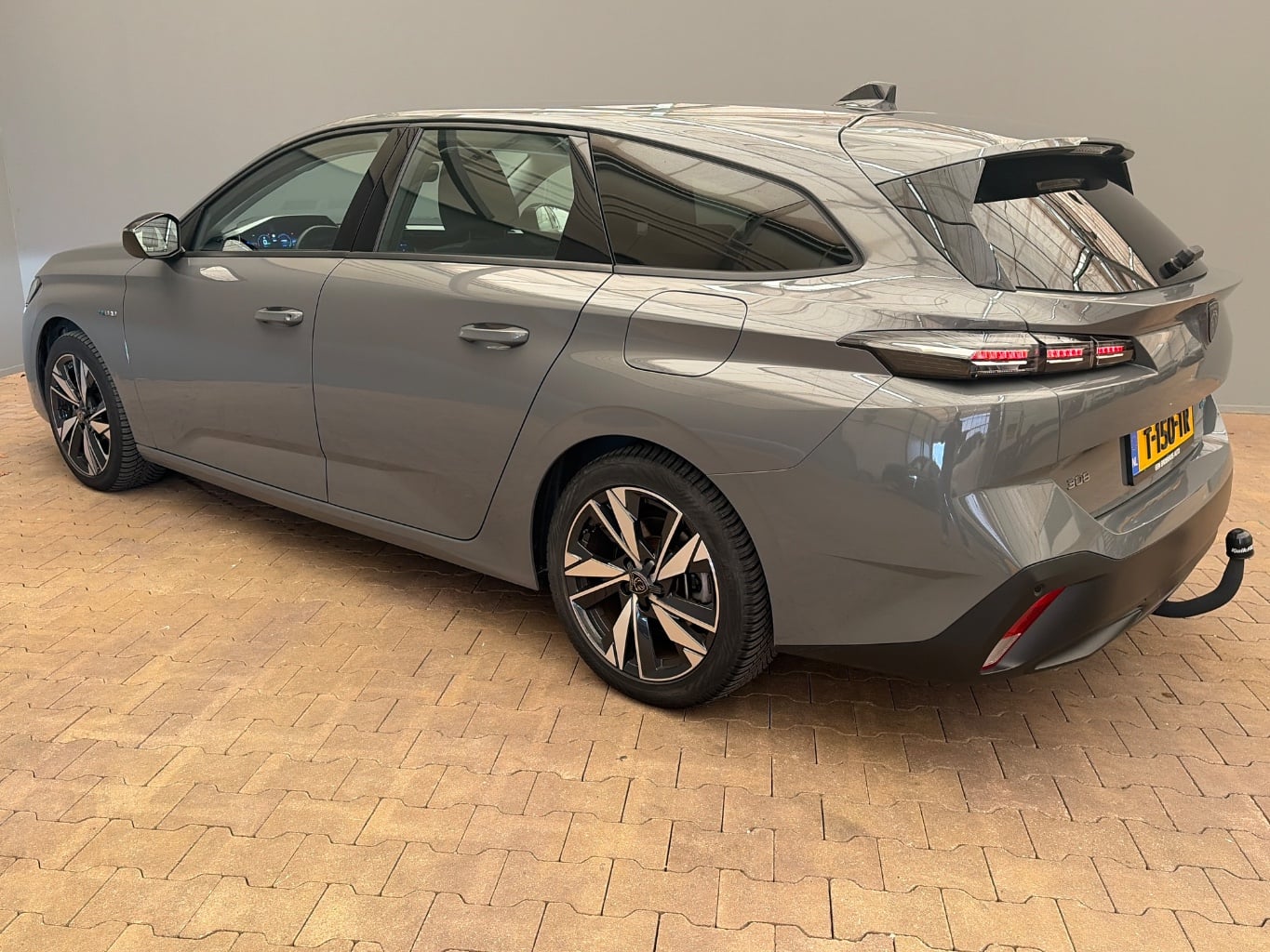 PEUGEOT 308 SW 1.6 PHEV Act. Bns photo