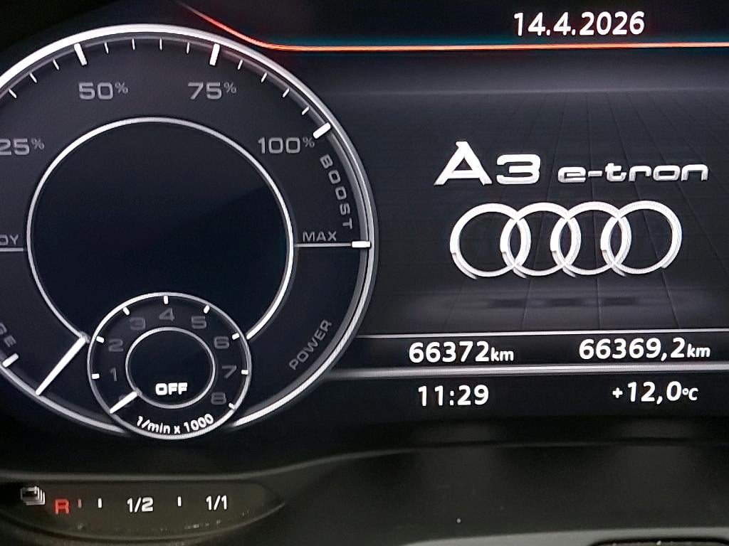 AUDI - AUD A3 SB 40 E-tron 204PK S-Tronic Pack Platinum With Heated Seats &amp; Cruise Control &amp; APS Front &amp; Rear &amp; DAB Tuner  * HYBRID * photo