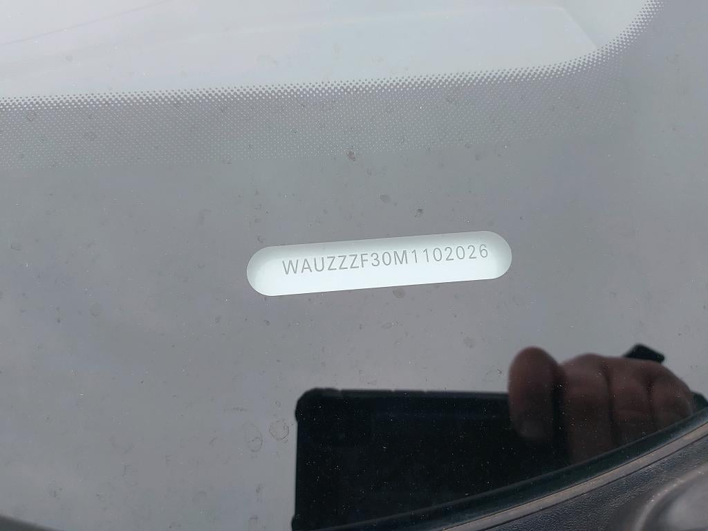 AUDI - AUD Q3 35 TDI 150PK S-Tronic S Line Business Edition Pack Platinum &amp; Shadow Look &amp; Comfort Key &amp; Towing Hook photo