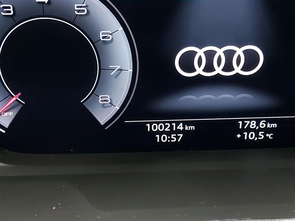 AUDI - AUD Q3 SB 35 TFSI 150PK Pack Platinum With Heated Seats &amp; LED &amp; APS Front &amp; Rear &amp; Camera &amp; Pano Roof   * PETROL * photo