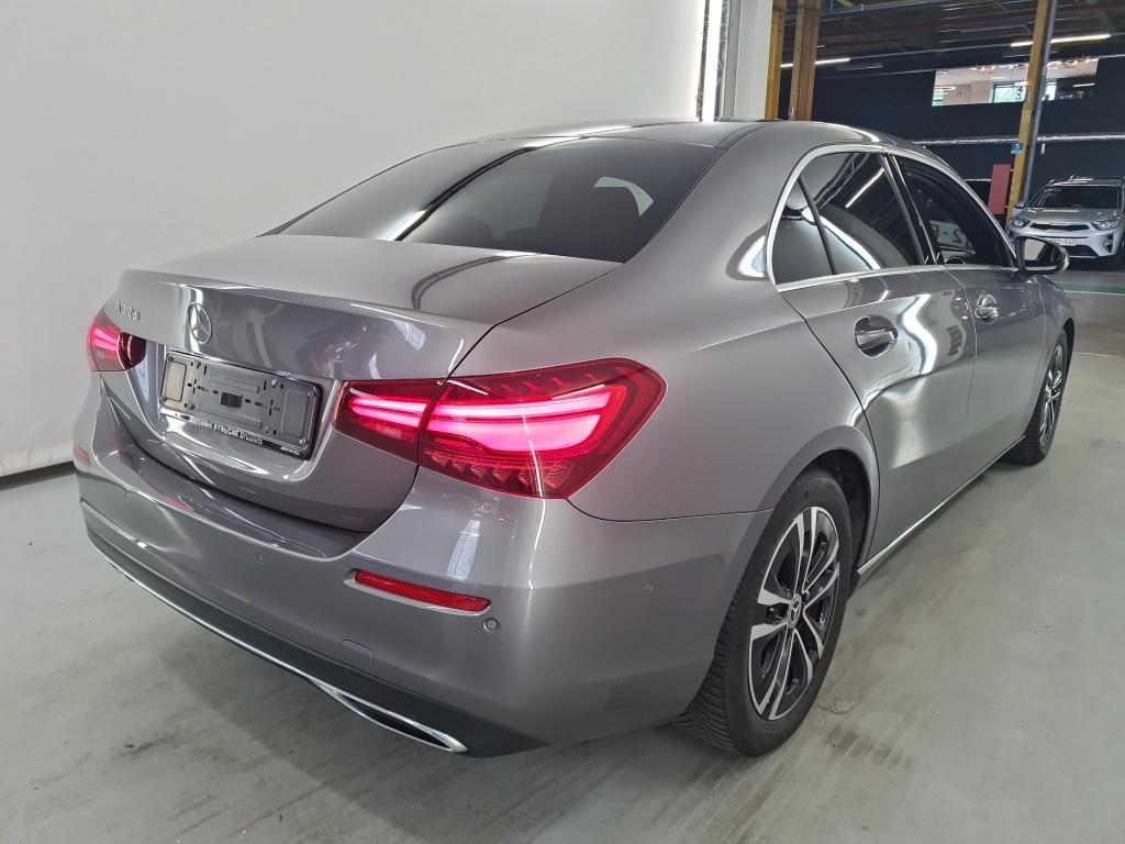 MERCEDES-BENZ A-CLASS LIMOUSINE 2.0 A 180 D BUSINESS LINE DCT photo