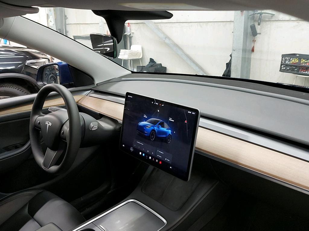 TESLA - TES MODEL Y Long Range RWD 347PK With 20Inch    ***      ONLY PART I REGISTRATION AVAILABLE   !  NUR TEIL I FAHRZEUGBRIEF   !      *** *  ELECTRIC * photo
