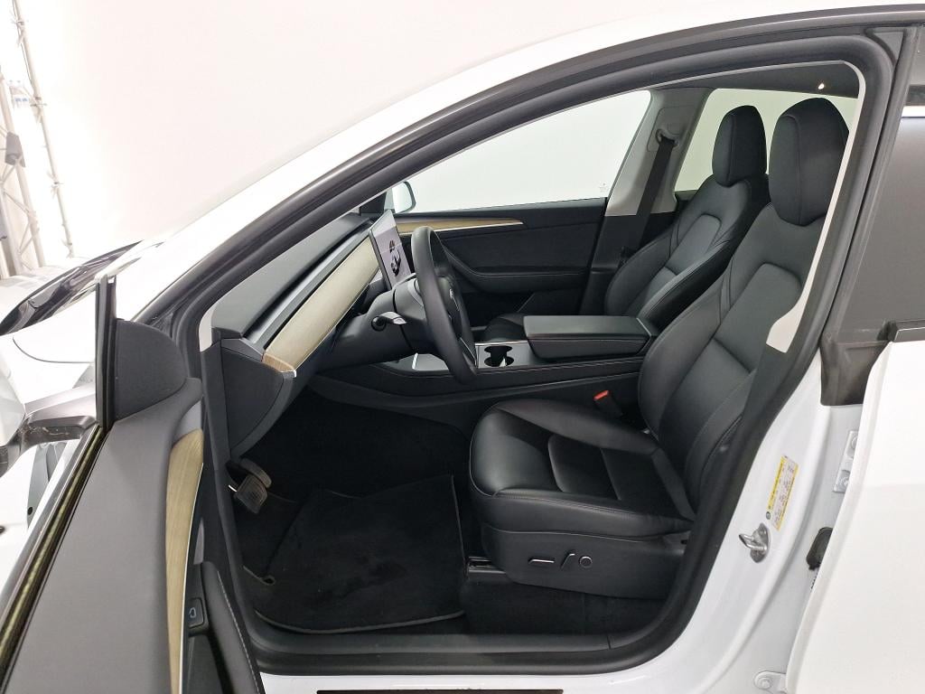 TESLA MODEL Y BEV LONG RANGE AUTO 4WD photo