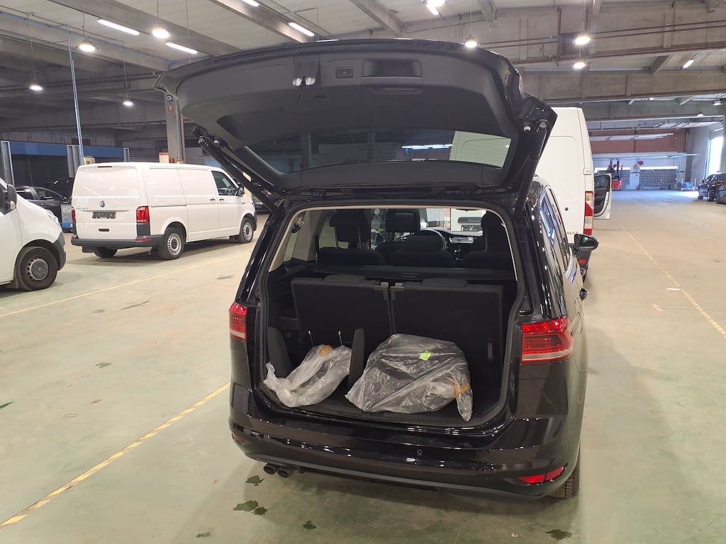 VOLKSWAGEN TOURAN DIESEL - 2015 2.0 TDi SCR Highline DSG (EU6.2) photo