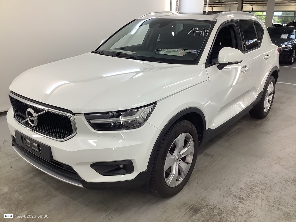 VOLVO XC40 1.5 T2 MOMENTUM PRO