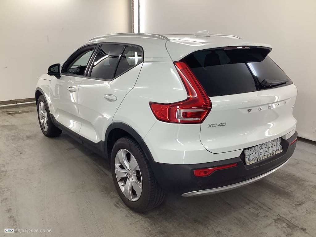 VOLVO XC40 1.5 T2 MOMENTUM PRO photo