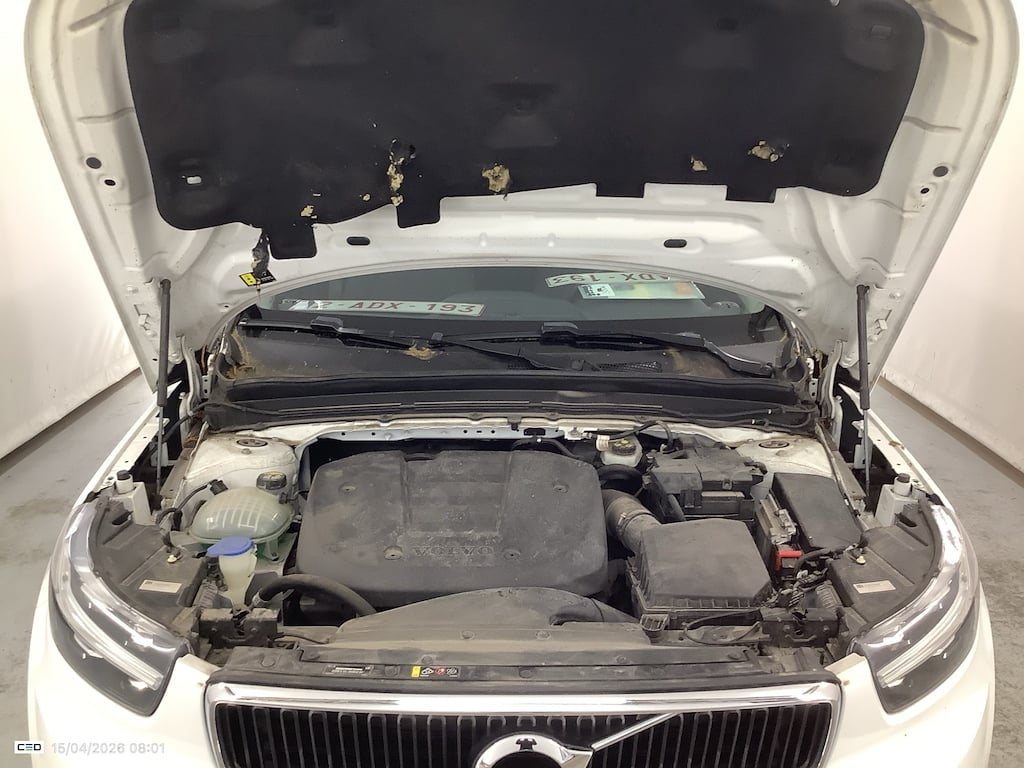 VOLVO XC40 1.5 T2 MOMENTUM PRO photo