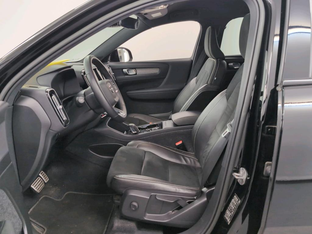 VOLVO XC40 1.5 T2 R-DESIGN AUTO photo