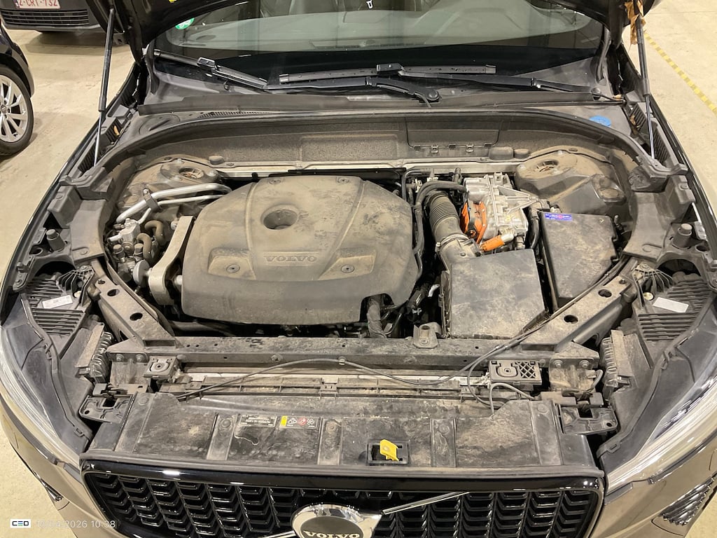 VOLVO XC60 2.0 T6 PHEV R-DESIGN AUTO 4WD photo