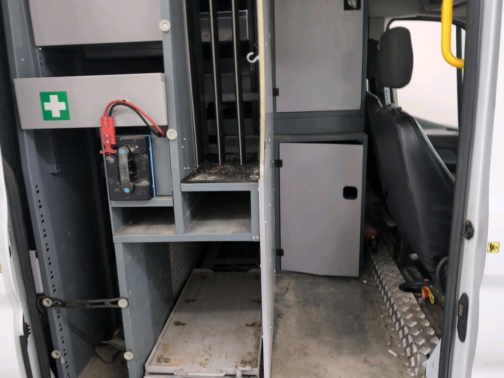 FORD TRANSIT 2T 350M FOU MWB HR DSL 2.0 TDCi L2H2 Trend STOCK photo