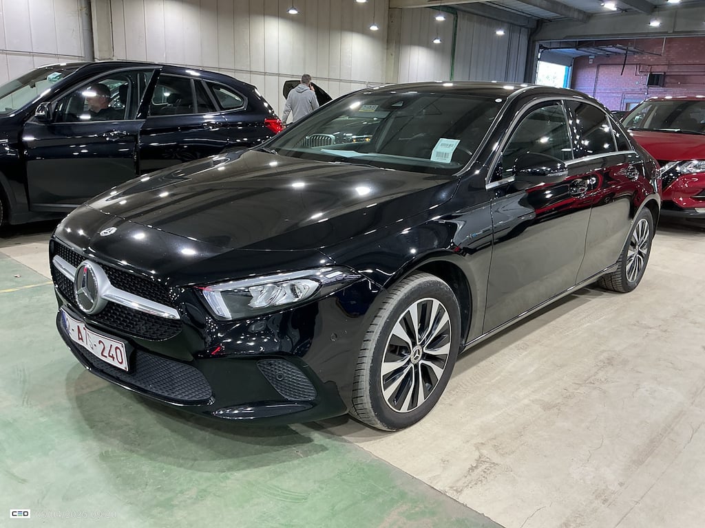 MERCEDES-BENZ A-CLASS LIMOUSINE 1.3 A 250 E DCT