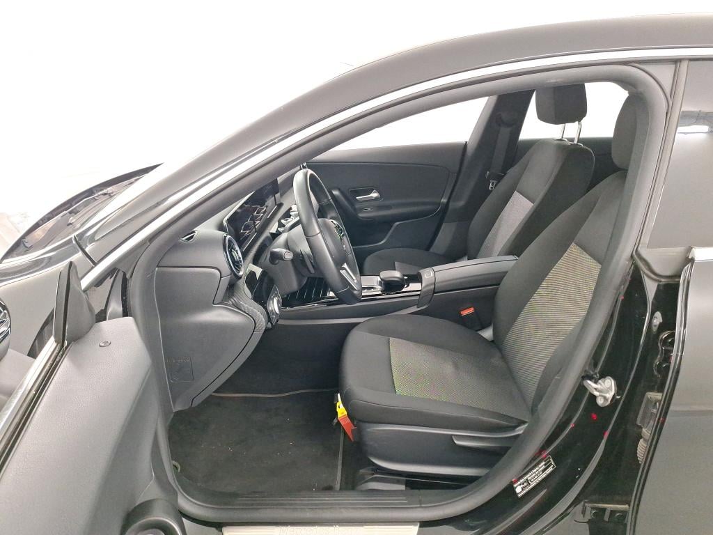 MERCEDES-BENZ CLA SHOOTING BRAKE 2.0 CLA 180 D BUS SOLUTION ESSENTIAL photo
