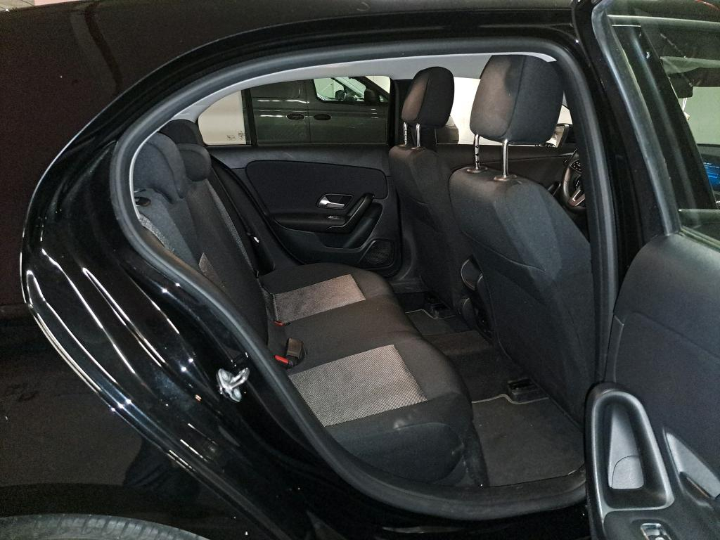 MERCEDES-BENZ CLASS A (W177) A 180 Business Solution photo