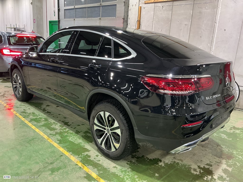 MERCEDES-BENZ GLC COUPE 2.0 GLC 300 DE PHEV 4MATIC 4WD AUTO photo