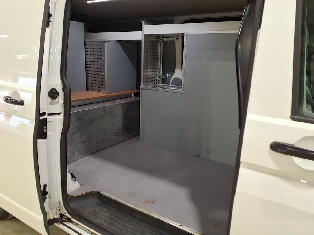 VOLKSWAGEN TRANSPORTER 1400 FOU LWB DSL - 2.0 TDi SCR BMT STOCK photo