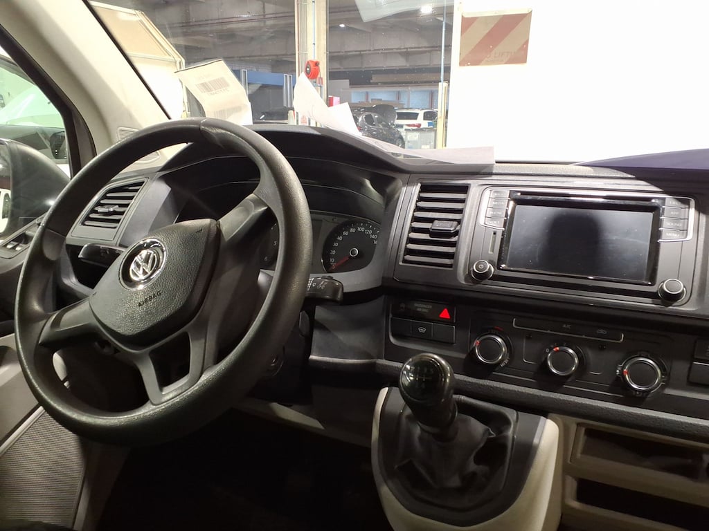 VOLKSWAGEN TRANSPORTER 1400 FOU LWB DSL - 2.0 TDi SCR BMT STOCK photo